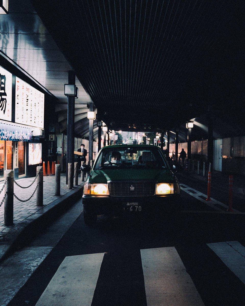 _eyoxxi_'s tweet photo. 東京　新橋を走るタク https://t.co/LqqedAPt0r