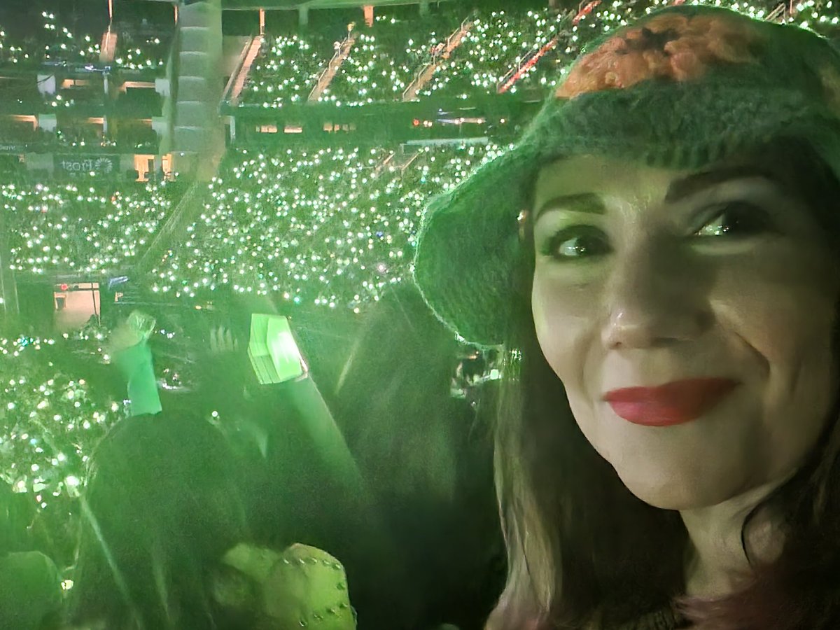 JinsMoonGoddess's tweet photo. @NCTsmtown_127 OMG thank you so much!  I saw you last night and 3 years ago at rodeo. Please come back!! HTX LOVE NCT!! https://t.co/2jehxOBqVH