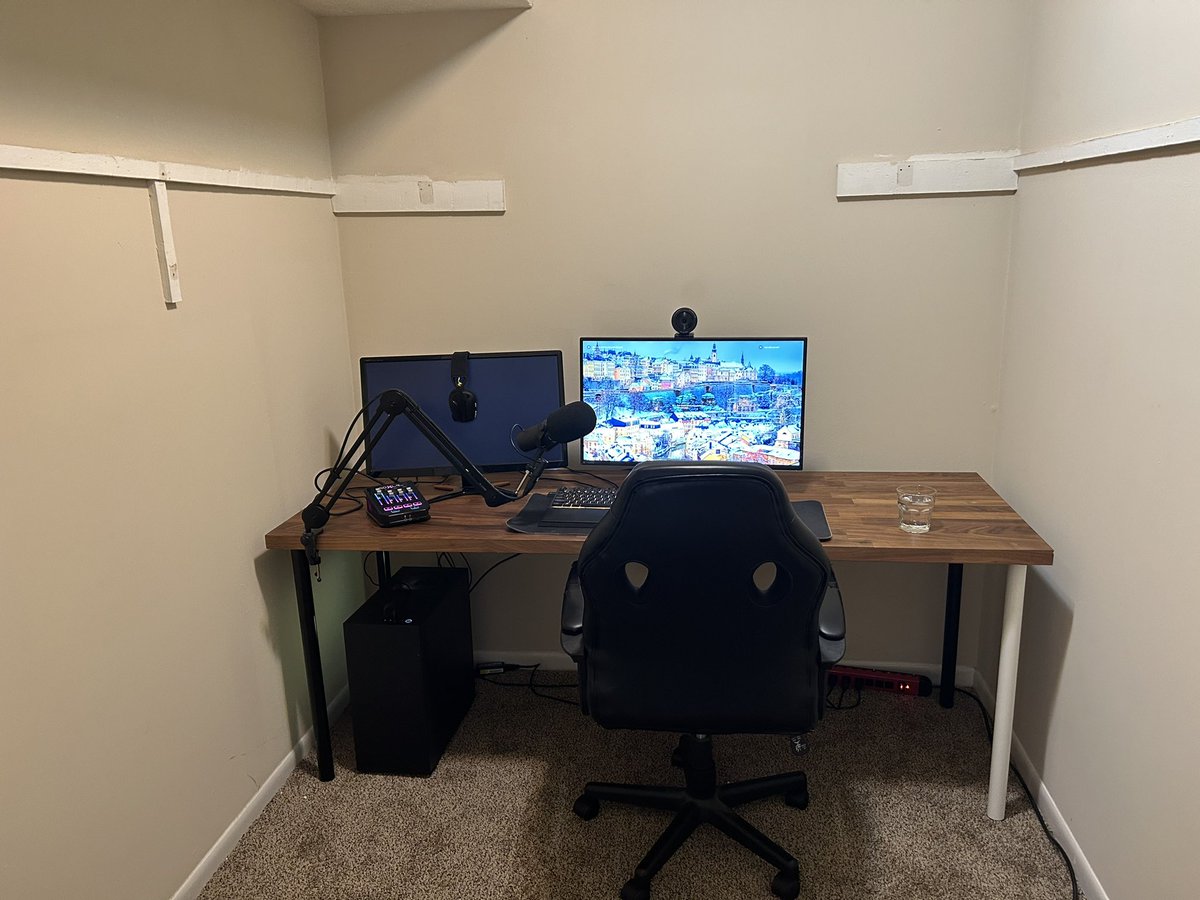 Dividing tweet media