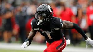 andrewdennis_08's tweet photo. After a great conversation with @CoachCardwell_ and @Coach_Cass I am blessed to have received an offer to the University of Cincinnati. @AllenTrieu @MohrRecruiting @Rivals_Clint @ESPNRittenberg @TheD_Zone @samspiegs https://t.co/CQzzhpC8Cd