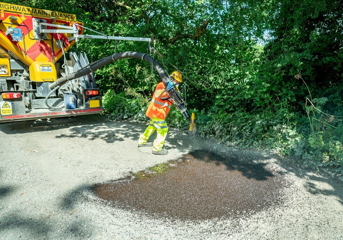 📢 Approximately 25,500 potholes were filled by our highway teams in nine months in 2022 – but severe weather and temperature changes have sparked a new influx of pothole reports. Full details, including the best way to report a pothole: ow.ly/A86J50Mp8Wu