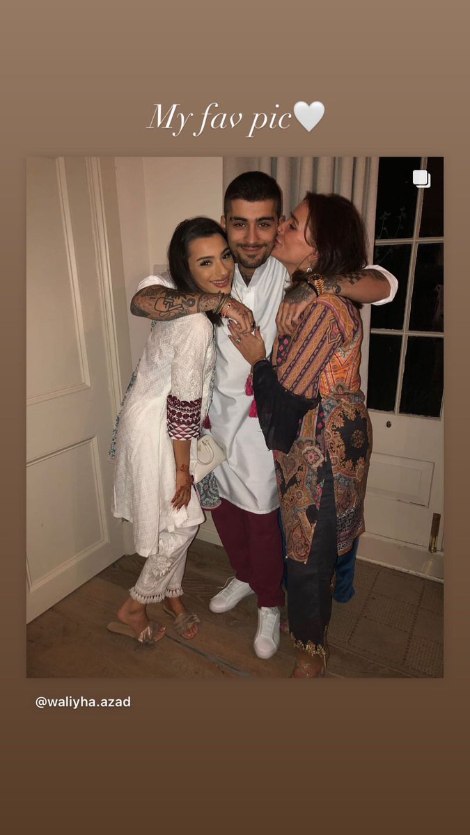"Minha foto favorita🤍". - Waliyha, irmã do Zayn, via Instagram Stories desejando feliz aniversário à ele. #HappyBirthdayZaynMalik