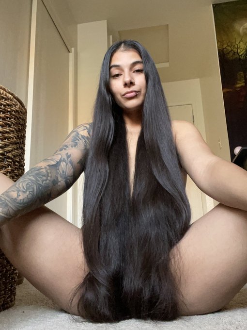 Open wide 👅🦶🏼 https://t.co/z6vRMnCmW5