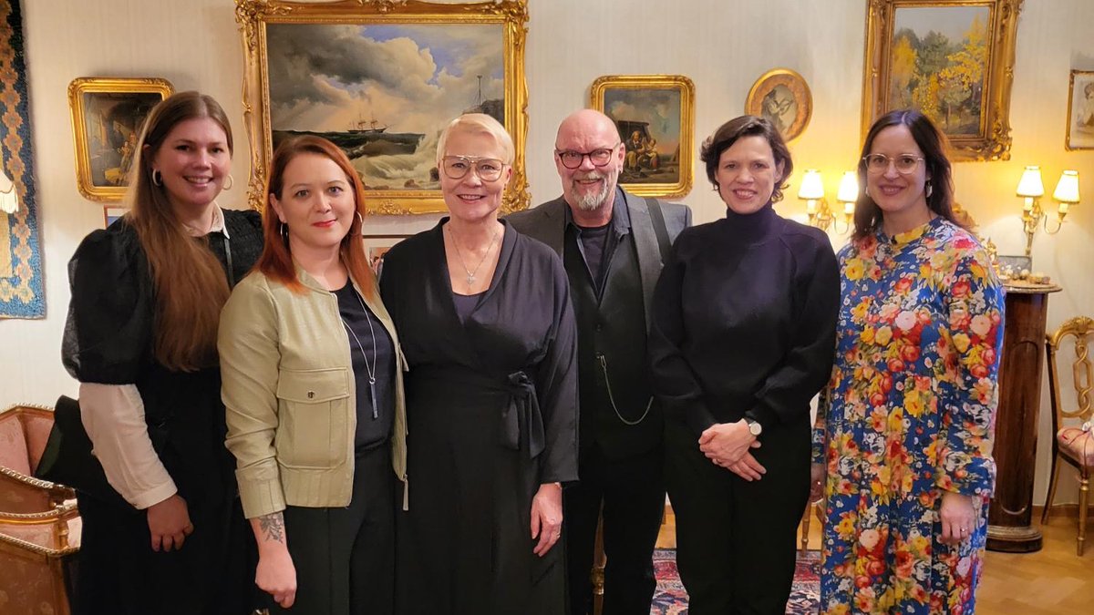 ChatSekasin's tweet photo. Kiitos @SohlberginS ja @UllaNord tuestanne! Yhdessä @SOSLapsikyla ja @turvatalo kanssa teemme töitä sen eteen, ettei yksikään lapsi tai nuori jäisi ilman apua.

https://t.co/vM6ZfdWbb1 https://t.co/UIJjhIO7Hw