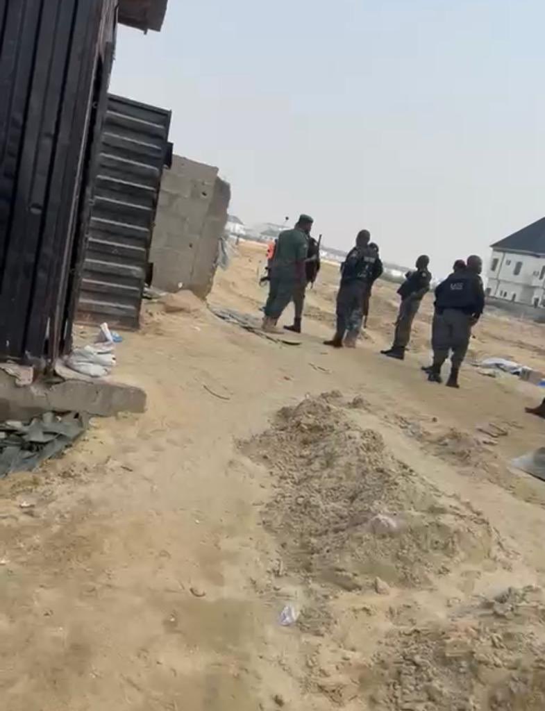 Fabulous__Jr's tweet photo. Most of the Property on the build are 70% completed and you came with order from above to stop work. Who gave the order?
#NoToPoliceOppression
@BenHundeyin
@policeng_cru
@jidesanwoolu
@lshaofficial
@princemoye1 https://t.co/aX7cb8uPir