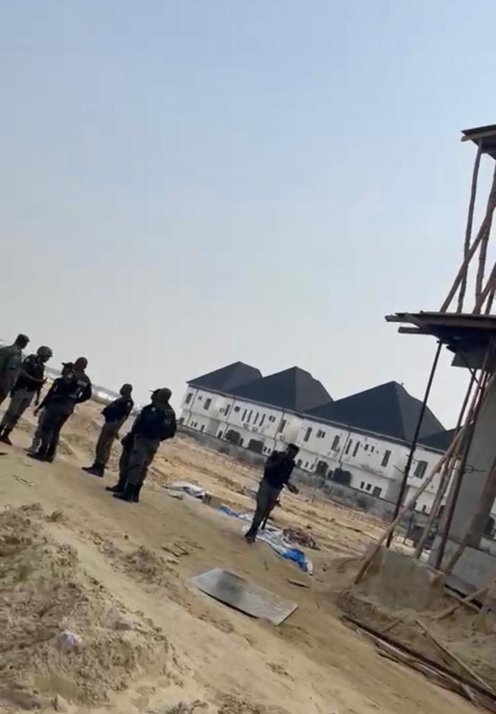 Fabulous__Jr's tweet photo. Most of the Property on the build are 70% completed and you came with order from above to stop work. Who gave the order?
#NoToPoliceOppression
@BenHundeyin
@policeng_cru
@jidesanwoolu
@lshaofficial
@princemoye1 https://t.co/aX7cb8uPir