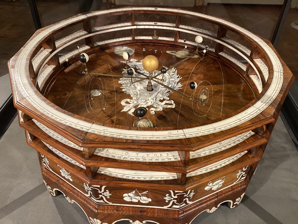 Jelle spotted these #marbles on the airport in Amsterdam! And yesterday we spotted this antique planetarium in a museum in Turin, they used my marble persona! 😳