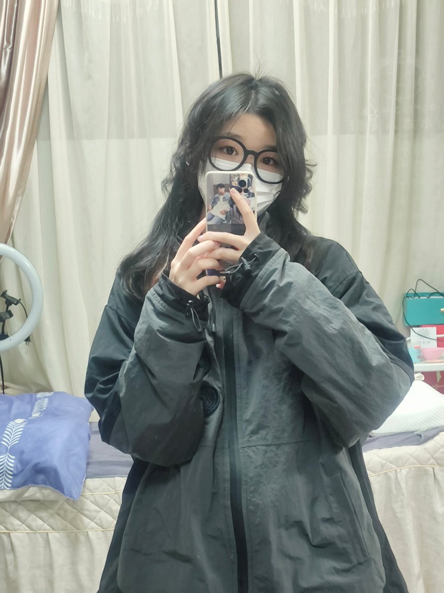 222Gift_'s tweet photo. 电话和文字都没有意义 无法拥抱就没有任何意义. #四爱 #四爱女 #四爱女攻 #四爱姐姐 https://t.co/e41YVLozPF