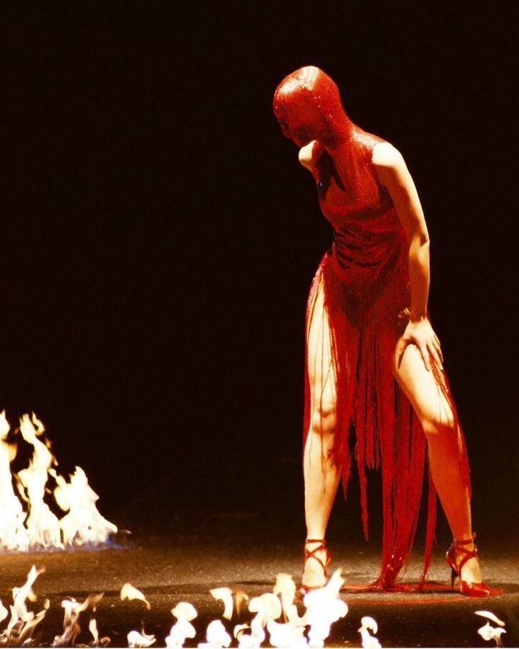 pYSLrada's tweet photo. Alexander McQueen FW98 https://t.co/Tqk1FOnHco