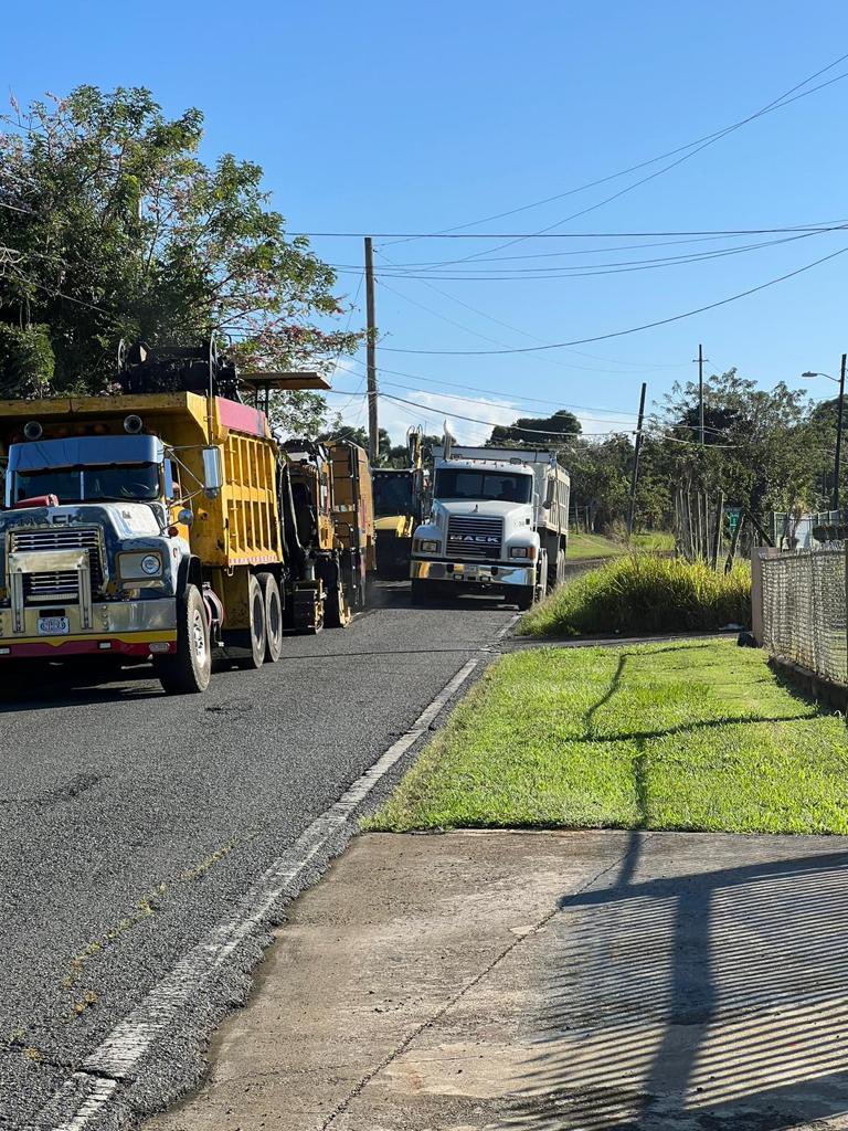 gabrielhr51's tweet photo. Continuan los trabajos de escarificación en la Carretera PR-483 y Carretera PR-482 en el Barrio Piedra Gorda como parte del Convenio con el Departamento de Obras Publicas Estatal @DTOP con su programa Abriendo Carriles. Gracias a la Secretaria @prsecdtop
#ProyectoCallesSeguras https://t.co/XvDc63L8OQ