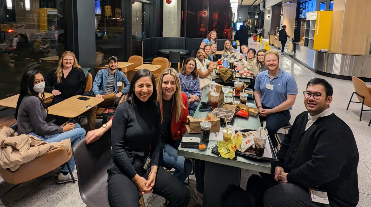 Fun @CMNDePaul @DePaulPRAD #PRAD564 networking dinner with MHQ comms teams members at the @McDonalds Global Menu restaurant next to @McDonaldsCorp MHQ before class! Rewarding to connect current students and alums through the years.