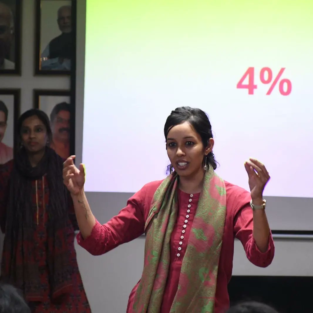 Education is key to unlocking a brighter future for Bharat. 

On this #NationalYouthDay, participants of our #YouthCanLead program had an engaging session by @TeachForIndia & how youth can contribute towards societal development.

Glimpses!

@Tejasvi_Surya