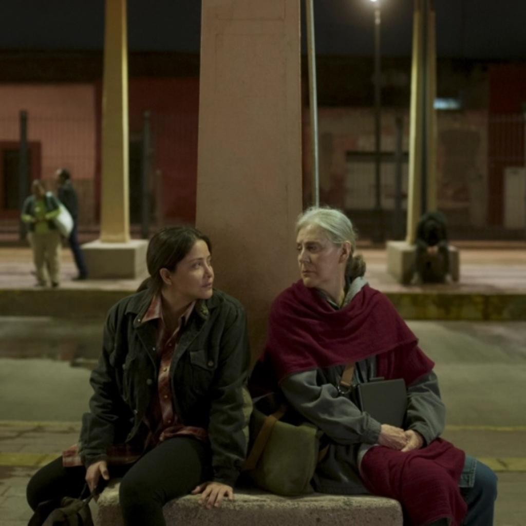 Kathlynprisco's tweet photo. Ruido (2022) es un filme que nos muestra de cerca a Julia, una mujer que lleva meses luchando para encontrar a su hija, quien se encuentra desaparecida. 

Retrato amargo y político de las desapariciones de mujeres en México y el sistema que las encubre. 

Ya está en Netflix. https://t.co/iOq4q87zIg