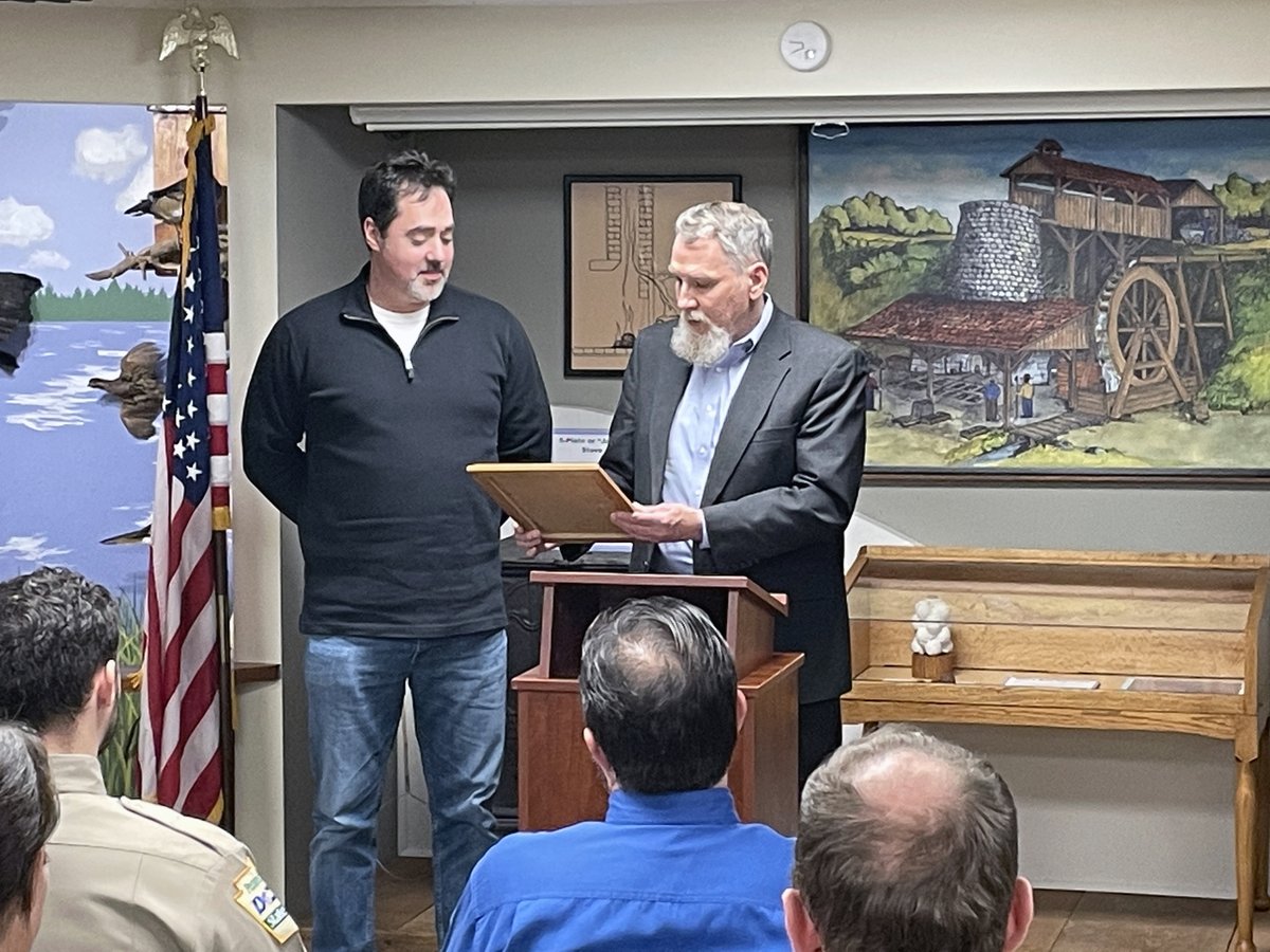 DCNRnews's tweet photo. DCNR honored a York County man for saving a person from drowning in Lake Marburg at #CodorusStatePark in December. Learn more ➡ https://t.co/YeK6Q9yyuM #PAStateParks #PAProud https://t.co/EJmeQhcq9b