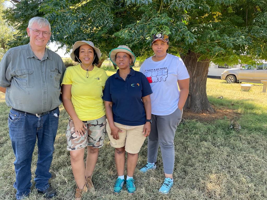 MatsaunyaneBame's tweet photo. Potato House Party 2.2 the @ARCSouthAfrica chefs Flip and Lerato.
The journey has begun with @nwpg_dard potato farmers
#SmallholderFarmerDevelopment #SpudChronicles #BokgoniBophirima #NewCohort https://t.co/1seR0T9vsG