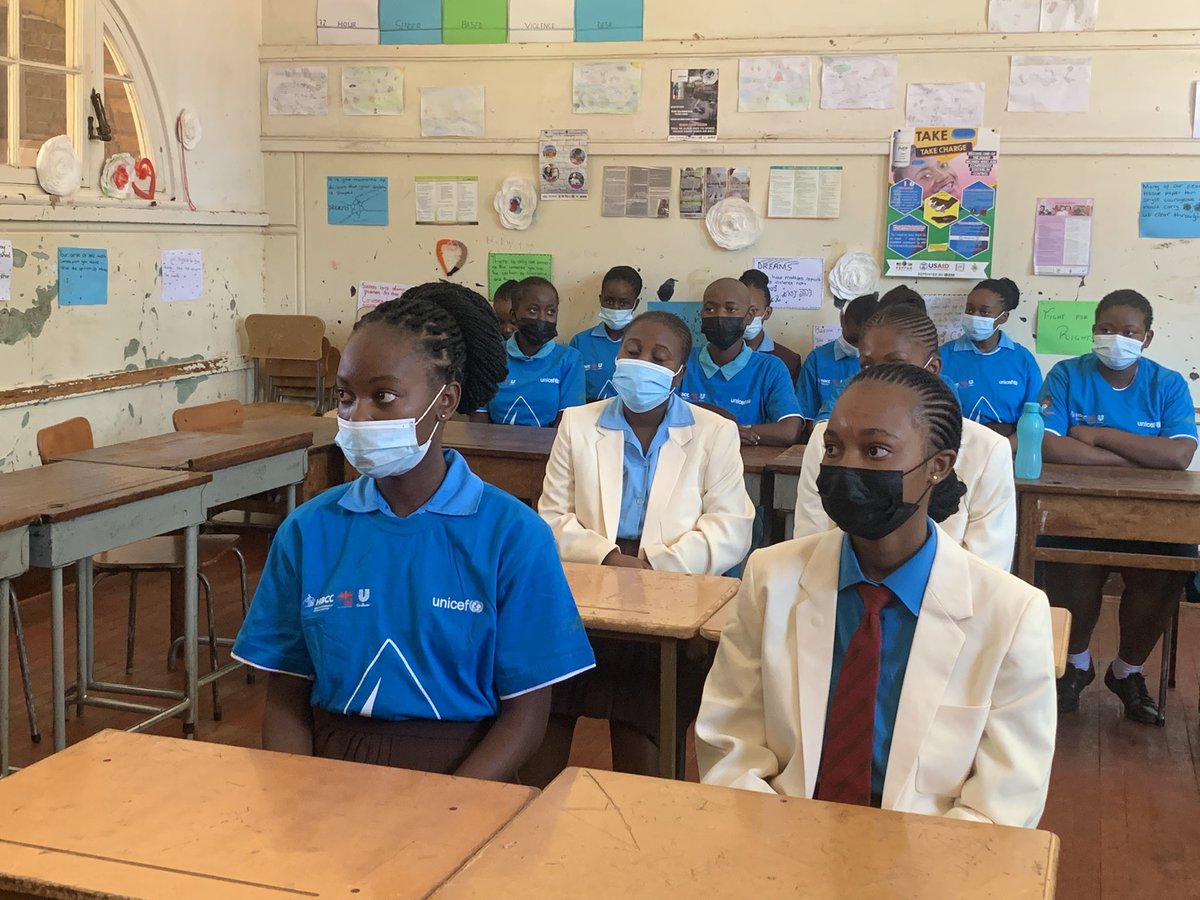 Bulawayo: 37 schools received soap, masks, sanitizers & constructed hand washing bays under the Hygiene & Behaviour Change Coalition funded by @UKinZimbabwe implemented by @MoPSEZim @UNICEFZIMBABWE & @GoalZimbabwe as efforts to stop the spread of #Covid19 #BackToSchool