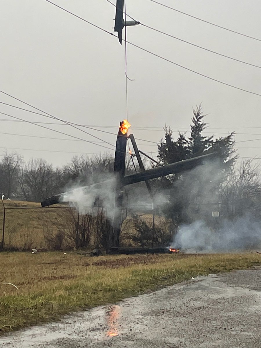 ABC36News's tweet photo. Our crew out in Harrodsburg is seeing some significant damage. A telephone pole downed and on fire, downed trees, roofs ripped off buildings, intersection lights out and more.
We'll have the latest in our storm coverage on News at Noon on #ABC36 https://t.co/Dwo5c7niPT