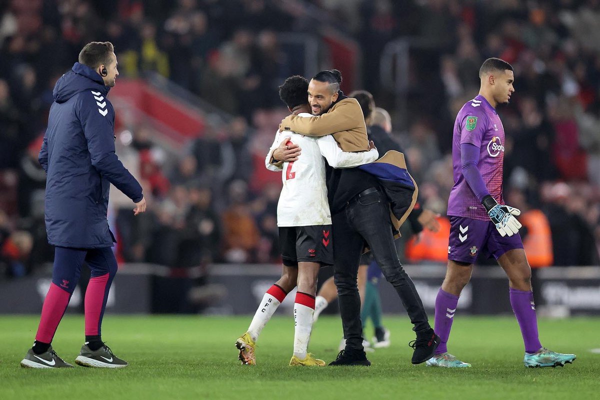 Theo Walcott tweet media
