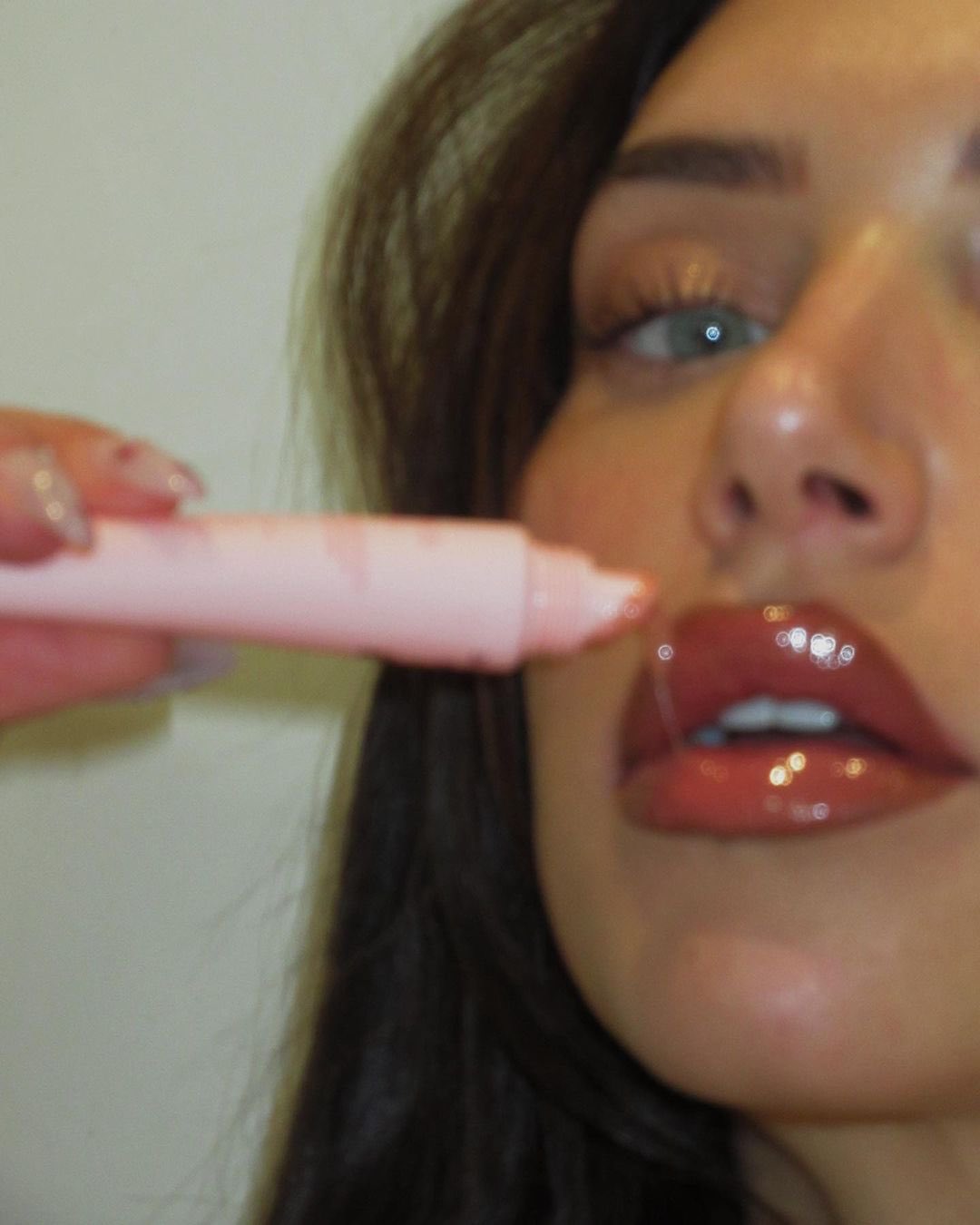 Kylie Cosmetics on Twitter "stas wearing Gloss Drip shade STOP STARING