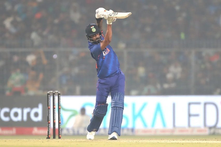 klrahul's tweet photo. Kolkata ✅ Thiruvananthapuram ⏳ https://t.co/6IajYzkDdX