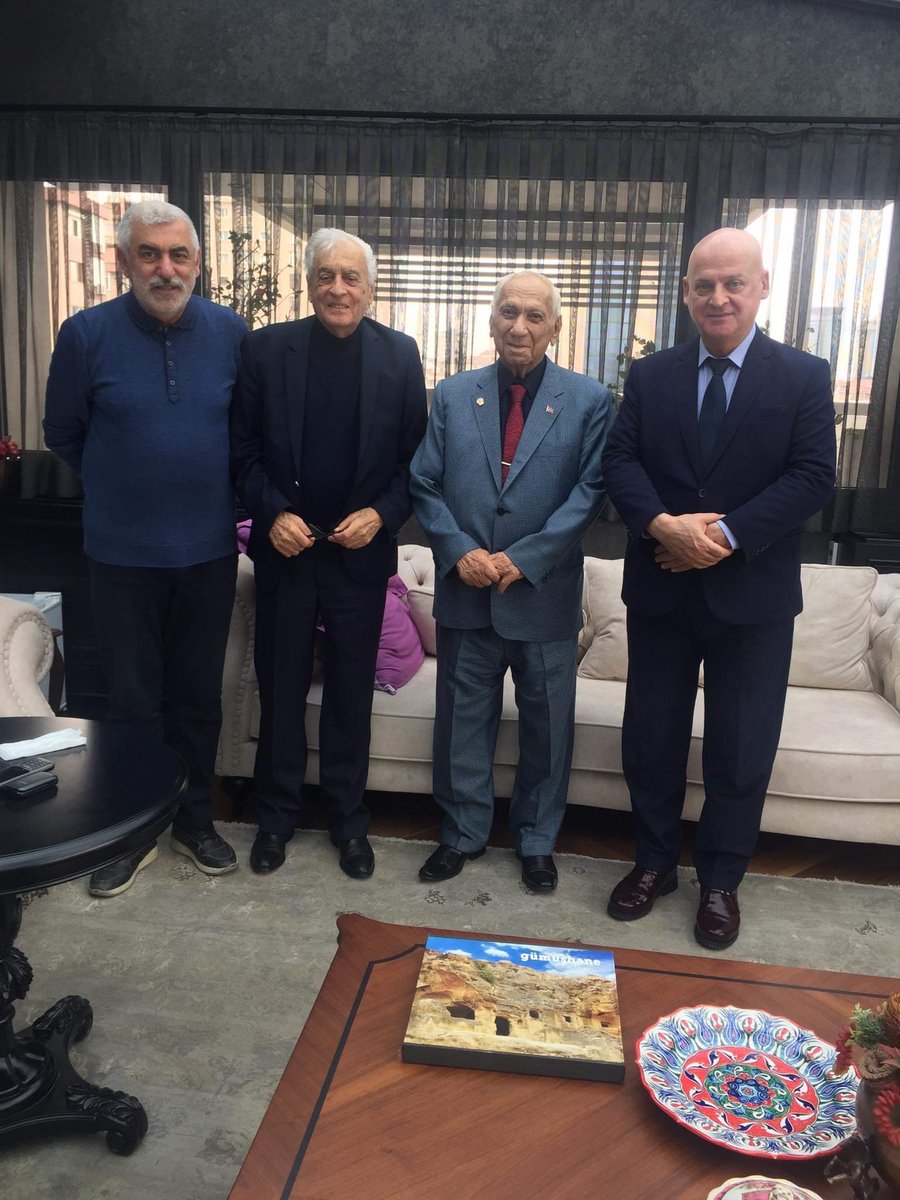 “Geçmişe saygı, geleceğe değer”

Memleketimizin değerli büyükleri, Eski Vekilimiz Sami Kumbasar, Fenerbahçe Kulubu Eski Başkanı Tahsin Kaya, Prof. Dr. Emin Gürses ve Rize Platformu yönetcisi Kenan Alan bugün Kayalar Holding’te geçmişi yâd ettiler.