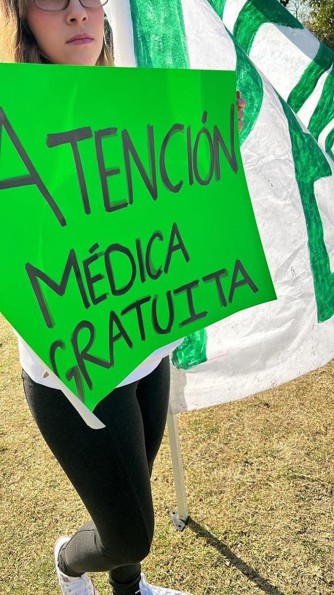 PemexResidentes's tweet photo. Hoy en avenida Tezozomoc, residentes de Hospital Central Norte de @Pemex, como forma de protesta a los continuos abusos por parte de la empresa, que no resuelve y solo da vueltas sobre la misma explicación.
#residentespemex https://t.co/m3NlD5PkN9