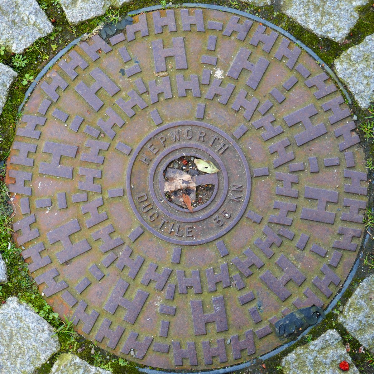 stubrown_london's tweet image. #ConcentricH #wordart #foundcomposition #repetition