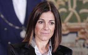 TgLa7's tweet photo. Scandalo #ginnasticaartistica: Emanuela #Maccarani sarà #allenatrice delle farfalle, Gherardo #Tecchi nuovo direttore tecnico ad interim. Decisione del Consiglio federale dopo aver sentito presidente @giomalago https://t.co/5yzyzXfseu