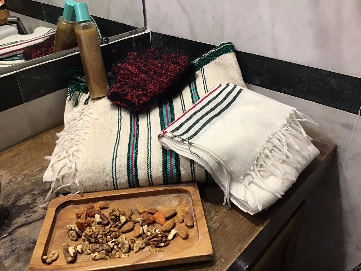 Scanlon_Leslie's tweet photo. What a warm welcome ๐ค! We had a fantastic time. From hockey (of course ๐) to local women entrepreneurs (who make great products as you can see from what I bought !) to great food, ๐, tug of war, traditional ๐ถ and more! #SustainableEconomicDevelopment ๐ #Ghanche #GB ๐ฅ
๐๐ป https://t.co/oleBjZ2vz9