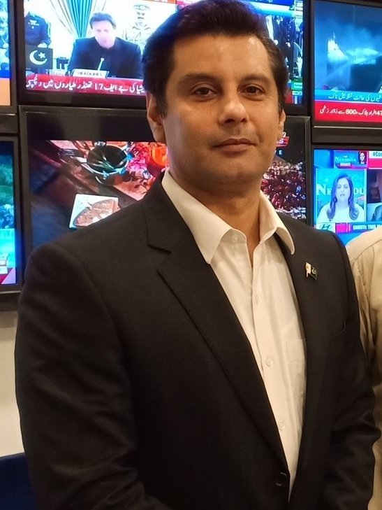 ارشد دیکھو 
آج وہ لوگ ہار گئے جو ڈیلز کرکے آتے تھے آج عوام کی پہلی فتح ہے ضرور تم یہ سب دیکھ کر مسکرارہے ہوگے۔ مجھے تم پر فخر ہے اللہ تمہاری قبر کو نور سے بھر دے اور تمہیں جنت کے اعلی درجات میں جگہ ملے۔