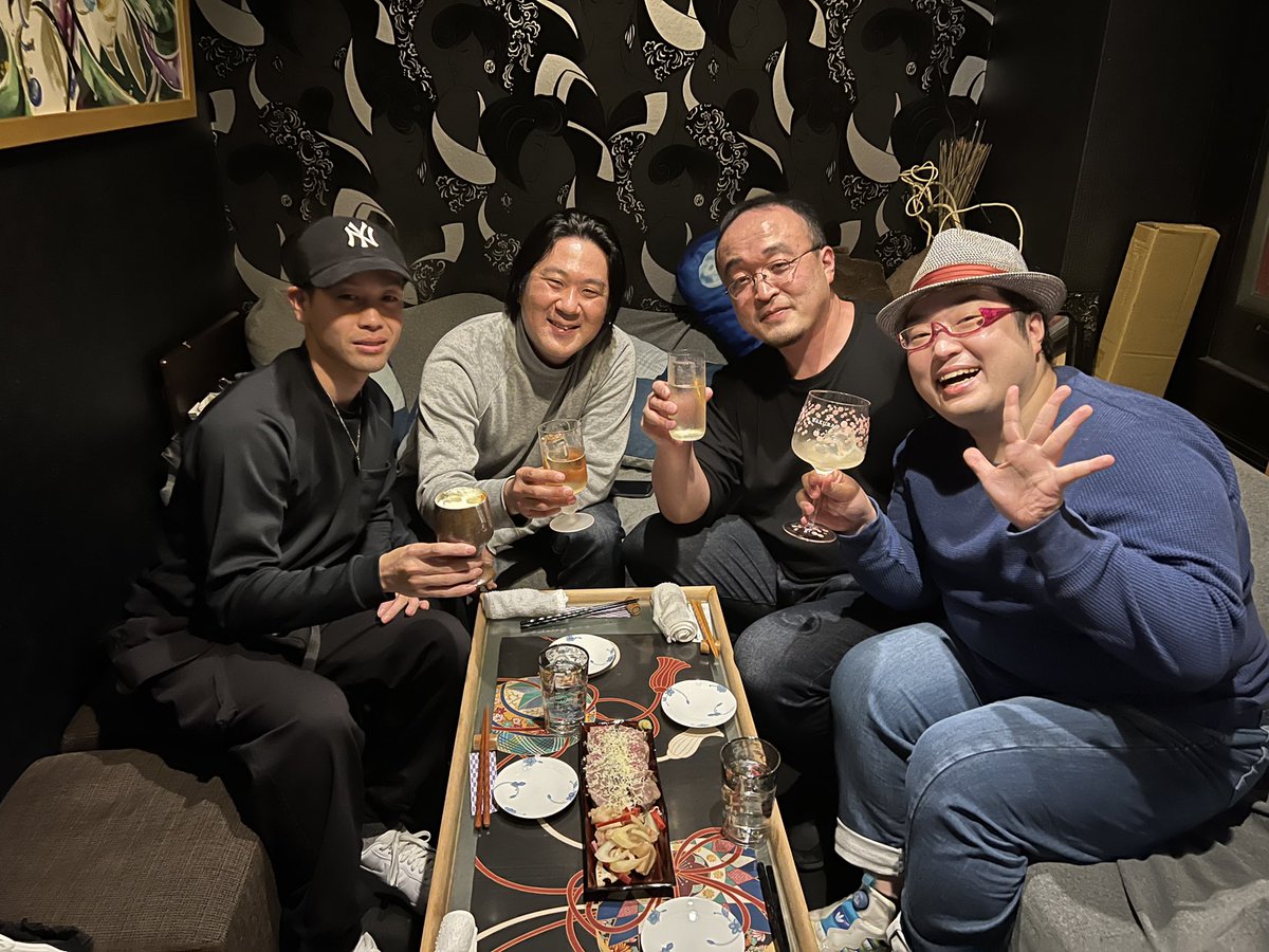 ouji8848's tweet photo. 今日は #イス軸法 の西山先生の太極拳教室にお邪魔してその後、僕の行きつけの #BarMaeda で会食♪

イス軸誕生秘話(？)などとても面白い
お話を聞かせて頂きました♪

その後も色々なご縁が重なりとても楽しい一日を過ごせました。

こんな時こそ！
#レッツエンジョイ 👍

ありがとうございました‼︎ https://t.co/KXp5ZhHvUV