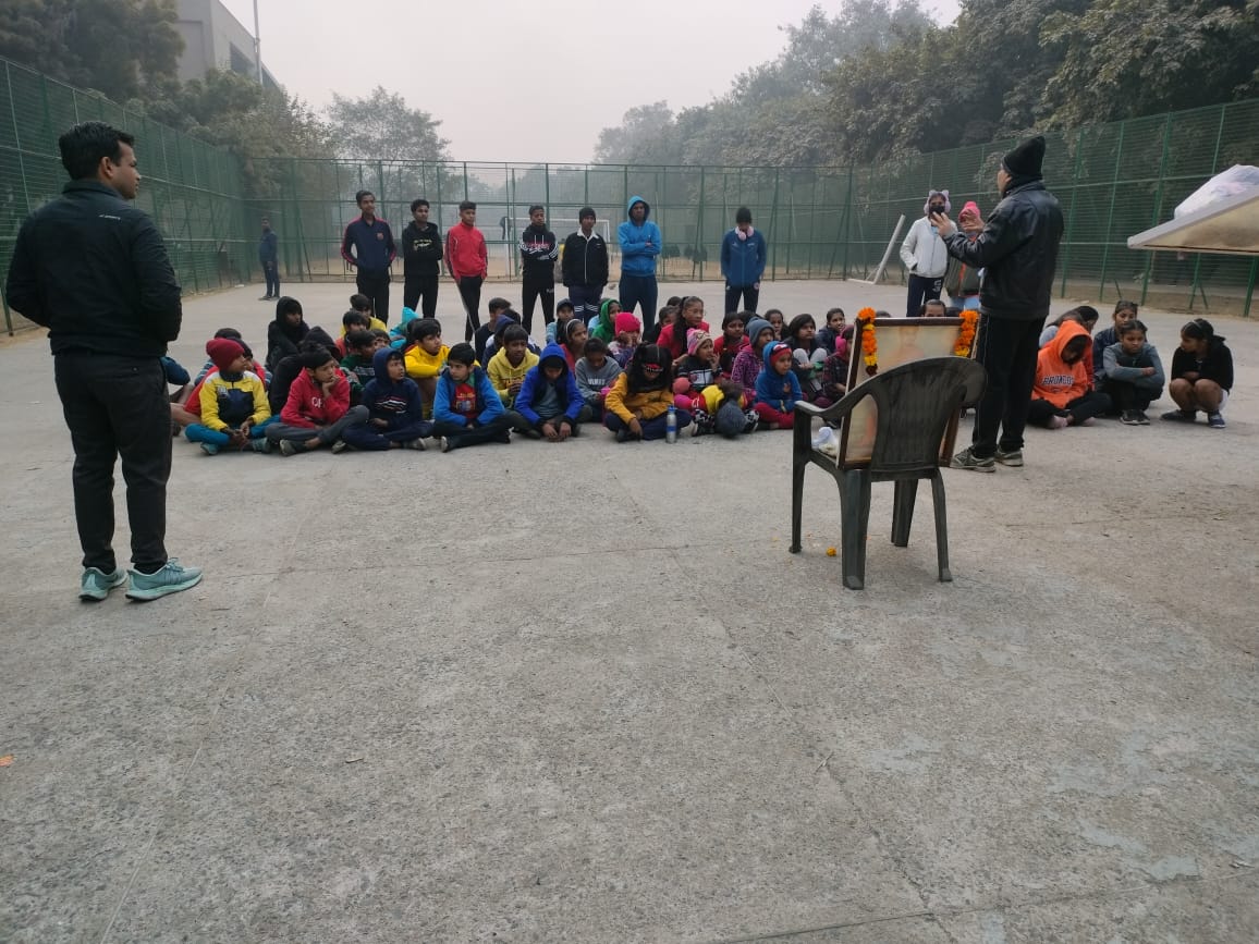 FuturesHope29's tweet photo. Future's Hope &amp; TreeCrazeFoundation के तत्वाधान में राष्ट्रीय युवा दिवाद एवं स्वामी विवेकानन्द जी की 160वीं जन्मजयंती के उपलक्ष्य में पटपड़गंज आई.पी. एक्सटेन्शन मे मिनी मैराथन एवं पुष्पांजलि समारोह आयोजित किया गया कार्यक्रम में 80 बच्चों ने अपनी सहभागिता दी।1/2
#SwamiVivekananda https://t.co/47OupIIhXt