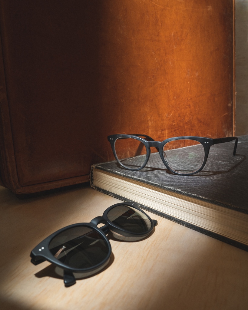 The &amp;4 extended vision readers and a matching pair in sun

lensandframe.co/collections/l-…

.
#oscarNiemeyer #niemeyer #architecture #glasshouse #design #sculpture #modern #installationart #highrise #castironbuilding #gregglefevre #puredetroit #frankloydwright #mckimmeadewhite