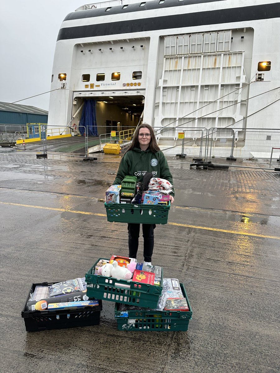 HibsinCommunity's tweet photo. On Tuesday, Chloe and Lynsey visited MS Victoria ⛴️ 

Through this, we are supporting young Ukrainian community members who are residents on the boat by giving out toys and gifts from our Christmas Appeal 💚 https://t.co/xtZ5cNnH4x