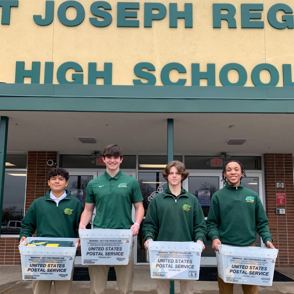 SJRHighSchool's tweet photo. Acceptance Day is here! 
Our Green Knight Ambassadors are sending packages out to the post office, and we are excited to welcome the SJR Class of 2027! 
#SJRClassof27 #VirFidelis https://t.co/FcMef7pG53