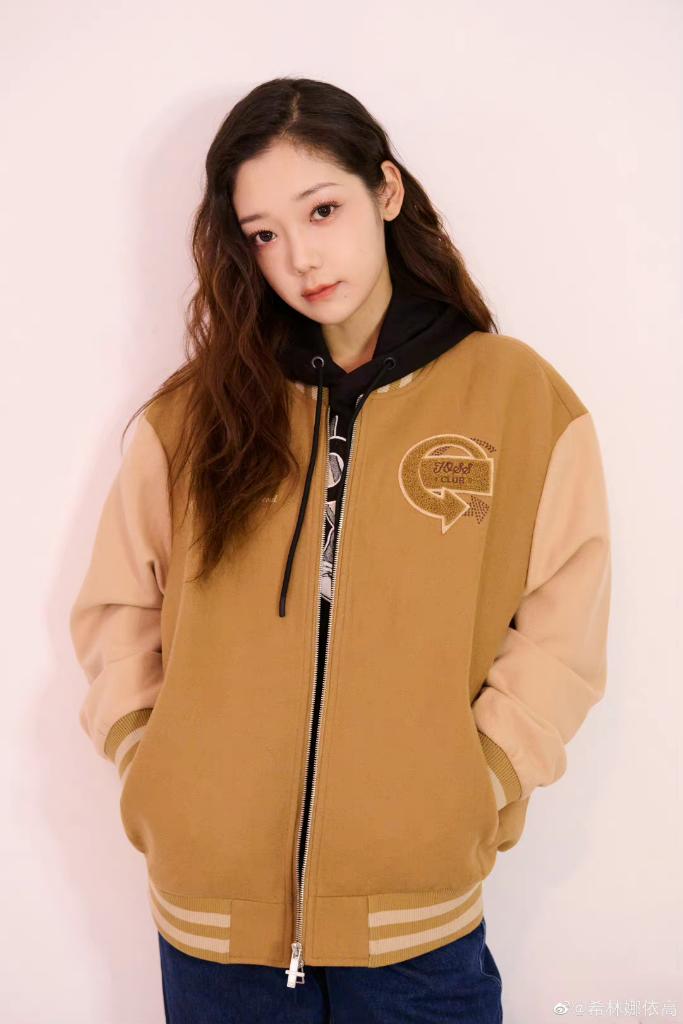 curleysource's tweet photo. xilin weibo update

#希林娜依高 #CurleyGao #CurleyG https://t.co/d3UjhcXAek