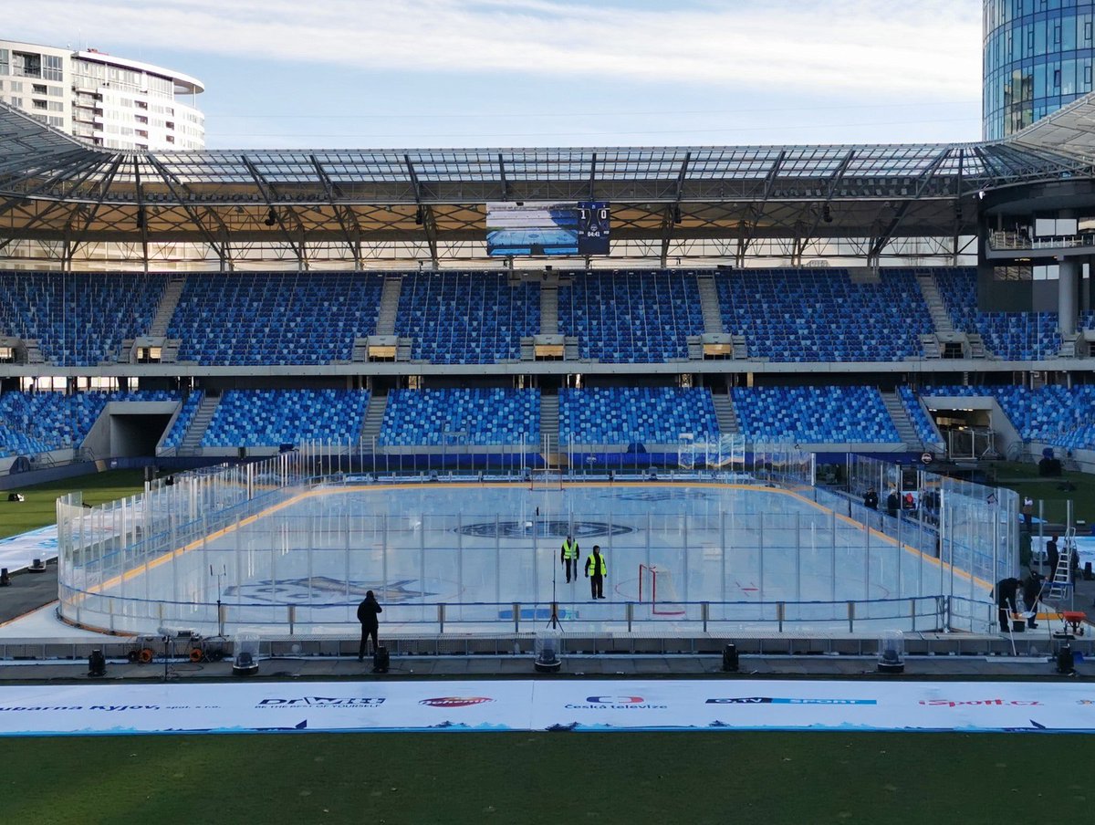 Czech outdoor games have clear boards 👀 

Pic from u/whysosadcz