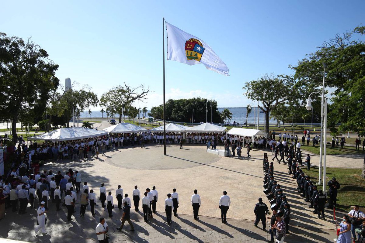 MaraLezama's tweet photo. Hoy conmemoramos los primeros 48 años de la promulgación de nuestra Constitución, un documento que concentra la voluntad y espíritu de nuestro pueblo por la soberanía de #QuintanaRoo, y nos recuerda hacia donde queremos y tenemos que avanzar como sociedad. https://t.co/JBBqyQRns7
