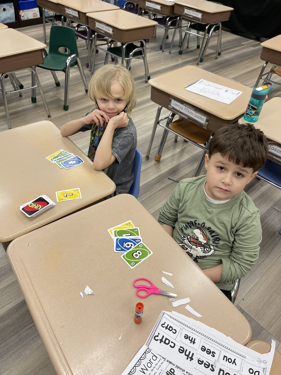 MrsCampbellWMHV's tweet photo. Rainy days call for MORE board games at recess!!! 🌧️ ☔️ #wmtitanpride @WestMifflinArea @HomevilleEleme1 #homevillehasheart #Kindergarten #insiderecess #boardgames https://t.co/nbzeKri8fo