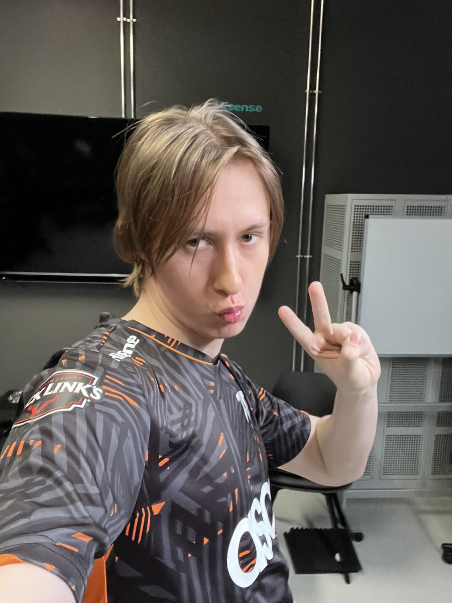 chronicleEZ's tweet photo. buy new pro kit and i gonna kiss you 💋(no)
(link below) #SpamThisStatic https://t.co/gpLmXzRRUl