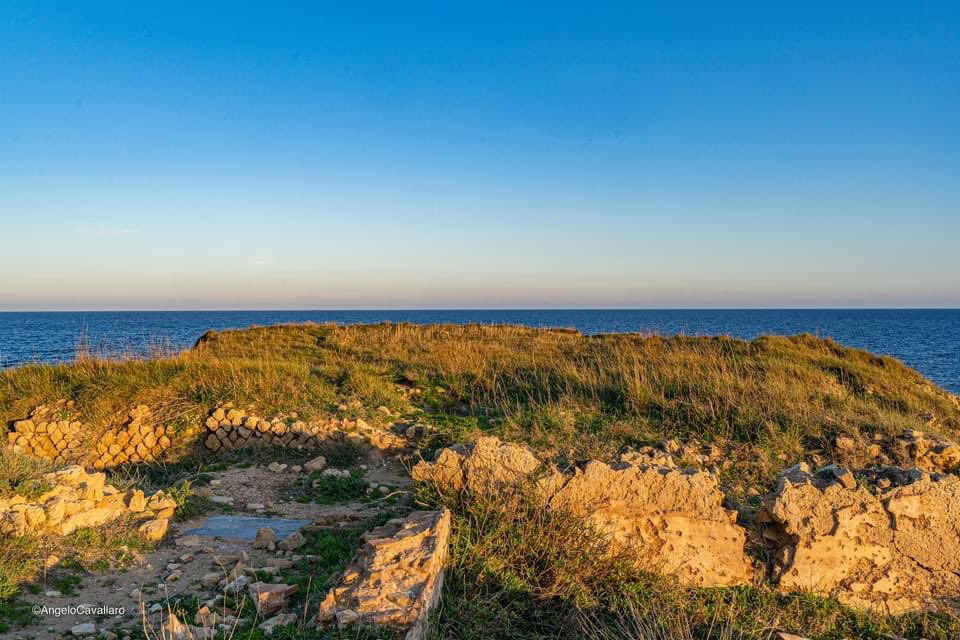 calabriaonline's tweet photo. 'Nella Calabria ionica si sente un soffio greco, un soffio al cuore'.
📍Capo Cimiti (Area Marina Protetta #CapoRizzuto), uno dei gioielli naturalistici della #Calabria, un habitat da salvaguardare con cura e attenzione, sempre❣️.
🌎 @ProntoEstate Guida Turistica https://t.co/RfHF8EZRfd