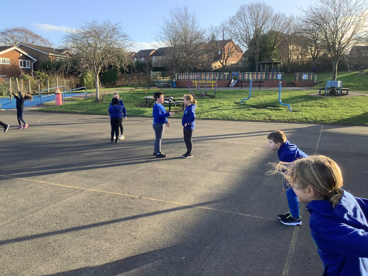 StAgnesY3's tweet photo. Year 3 had a great session in PE this afternoon in the sun ☀️ #stagnespe https://t.co/X2Z49a3mYW