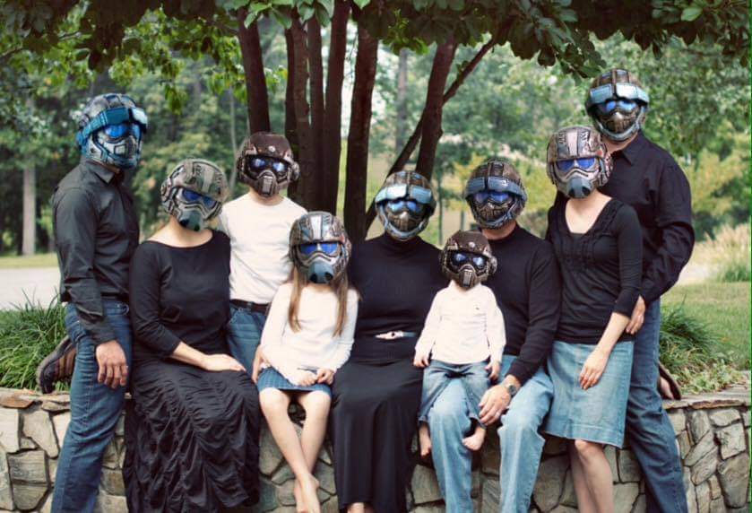 Barricade2091's tweet photo. Found this classic family photo of the Carmine Family from #GearsofWar. Such a beautiful family ☺️ https://t.co/CW3pWXYw0s
