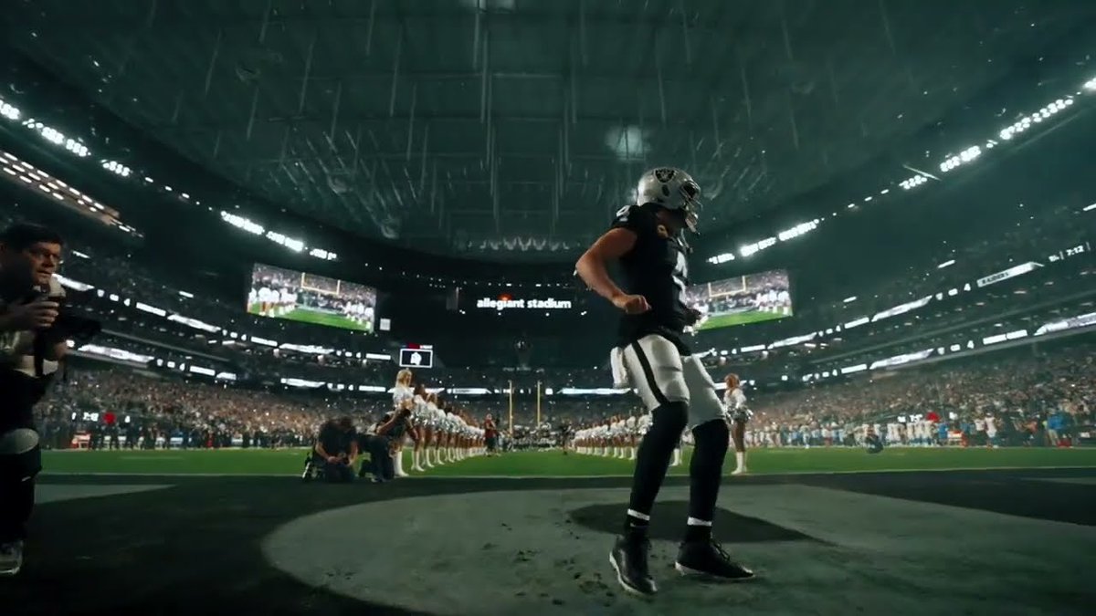 RaidersAQ's tweet photo. One of the best Raiders QBs in their history. 💯 https://t.co/UGZm01yT5K