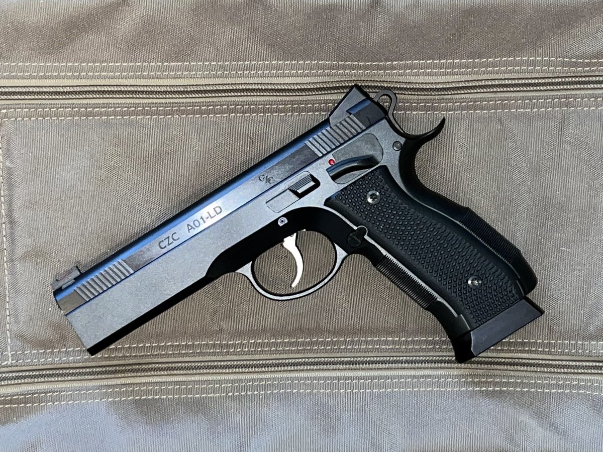 UncleZoGunTales's tweet photo. It’s been a good while since I’ve done a blaster thread so I’m starting a blaster thread. Suggested theme: simple clean elegance. Feel free to join in. https://t.co/xIlKOyPch1