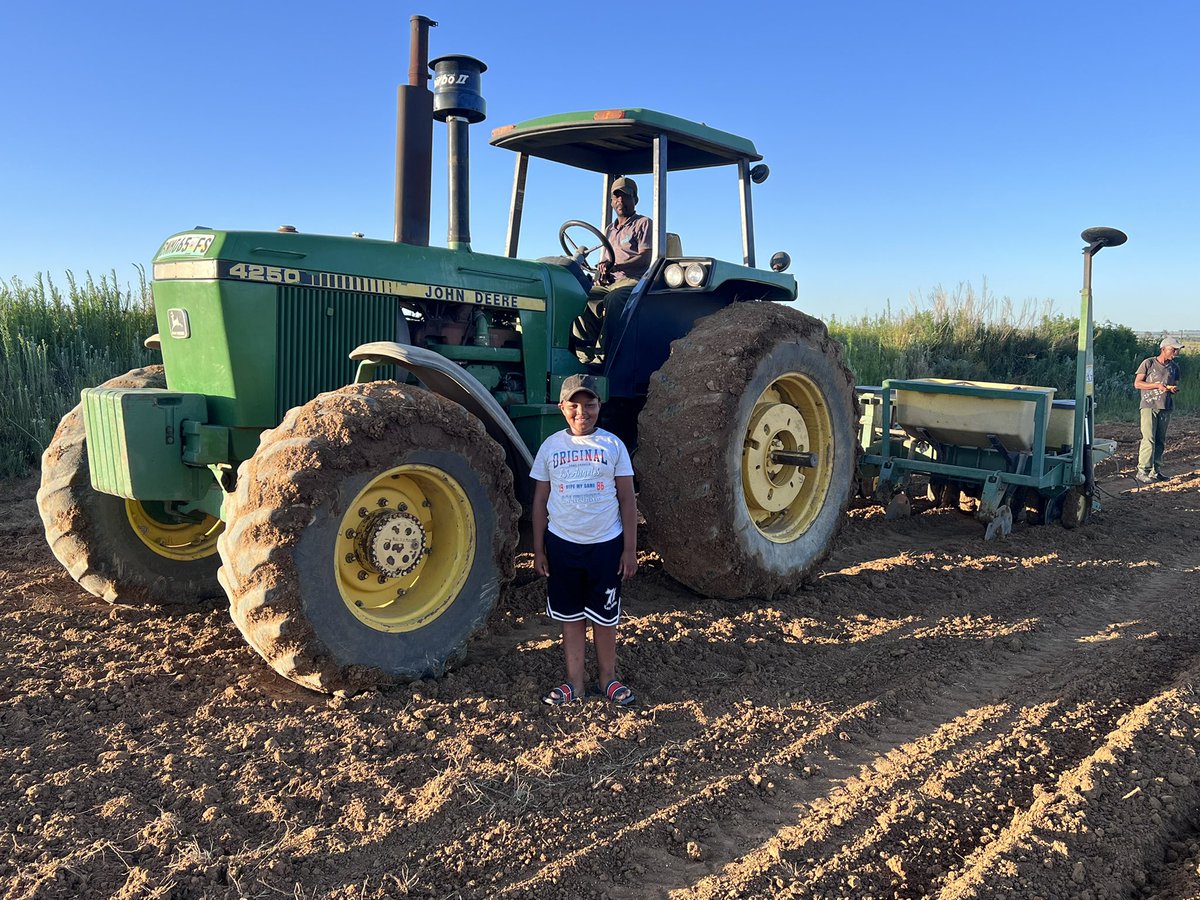mthimkulumc1's tweet photo. Young and Farming https://t.co/8ltpc6Buda