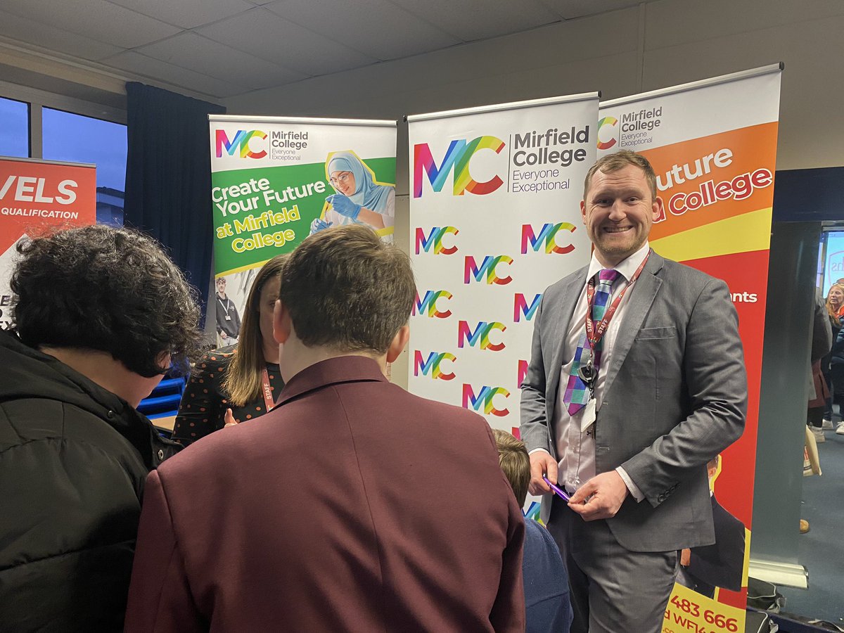 ColneValleyHigh's tweet photo. Our careers fair is well underway. Still time to join us @cvhs_careers https://t.co/PGw4srhJIq