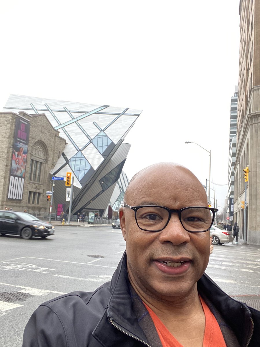 dbwilliamsbos's tweet photo. Back in Toronto for the first time in 5 years! Flo’s diner still rocking! https://t.co/Sj0oh7hI5q