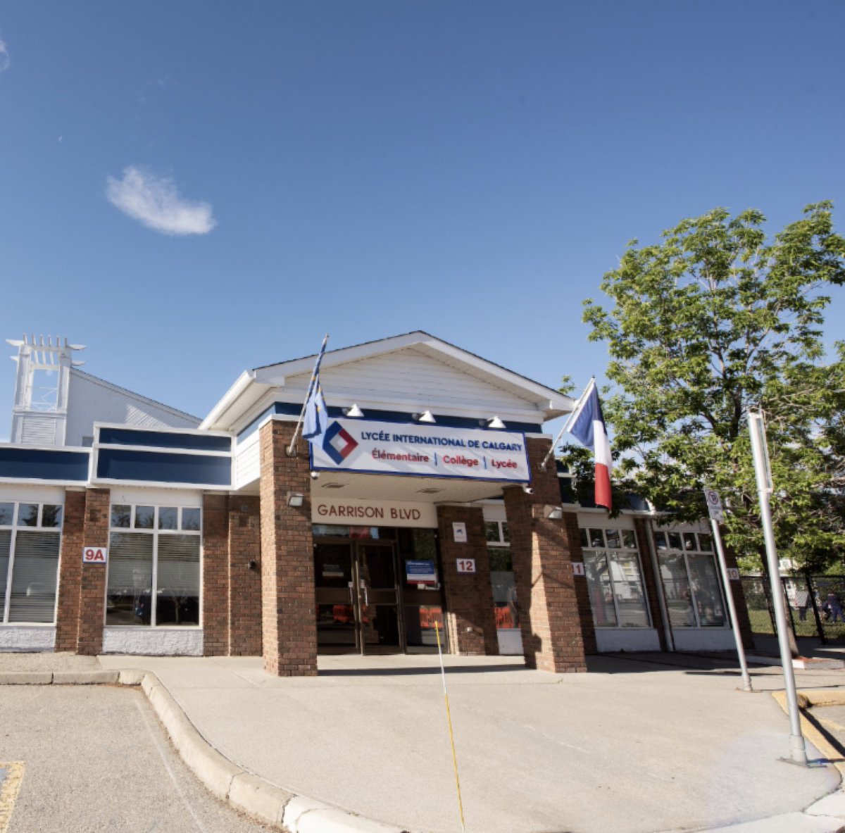 LyceeCalgary's tweet image. Discover what distinguishes Lycée Calgary from other French schools in Alberta. 🇨🇦  🇫🇷 Learn more on our website ➡️ lycee.ca/advantage