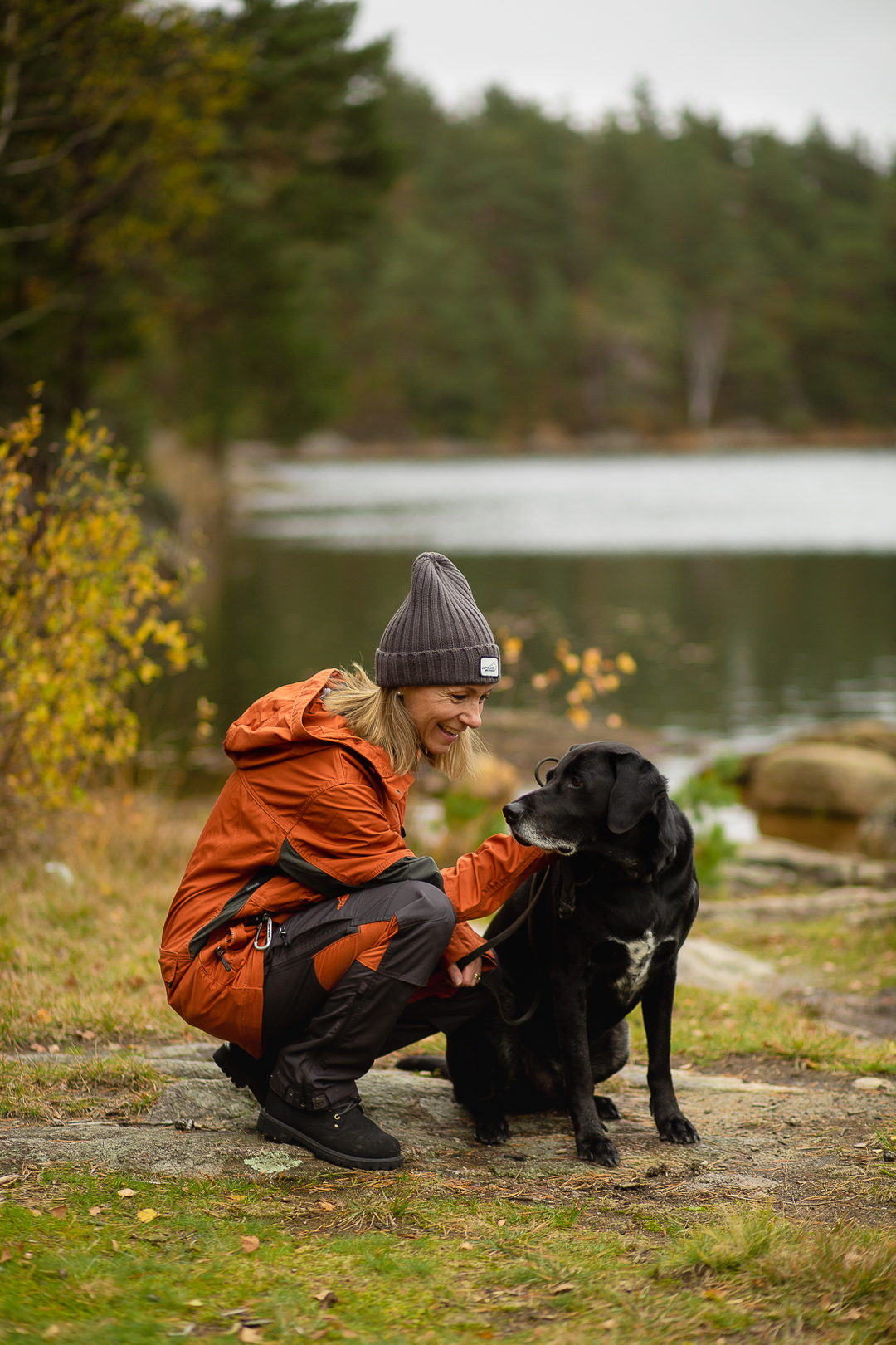 Best Women's Comfortable Stretchy Hiking Pants - Black – Arrak Outdoor USA